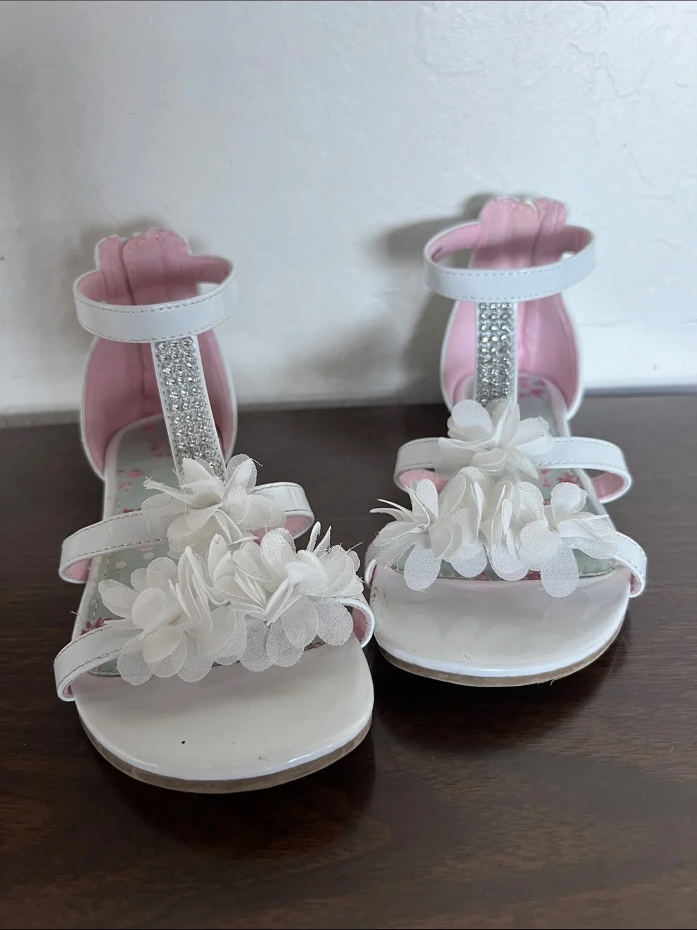 SO Size Girl 2 Med White Floral Rhinestone T-Strap Girls Sandals